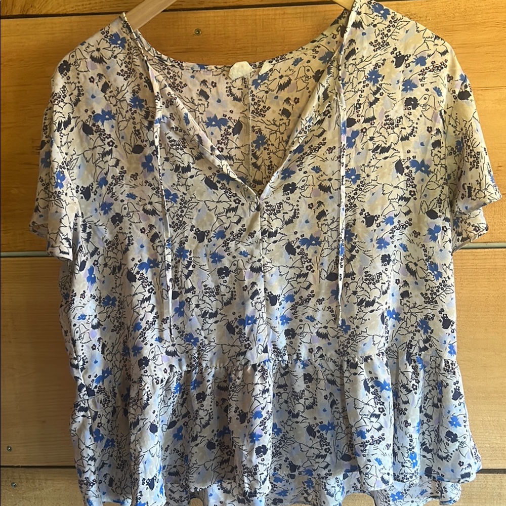 GAP White Ruffled Tie Front Blouse